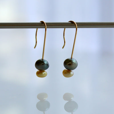 2Color-Earrings-K18YG_BKm-Gs_Front_IMG_2921_a8e264f6-3c4b-4c3e-9426-bce5b334fb95 - sCenes