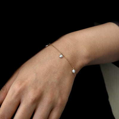 AkoyaKeshiBracelet アコヤ ケシ パール 真珠 チェーン ブレスレット ミニマル シンプル 着用