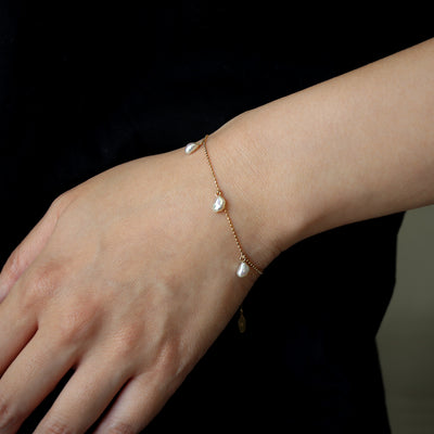 AkoyaKeshiBracelets_hand アコヤ ケシ パール 真珠 チェーン ブレスレット ミニマル シンプル