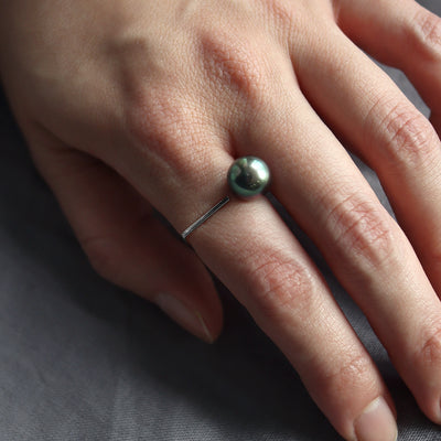 FillGap-ring-Pt900_Hand パール 真珠 カスタムジュエリー ネジ式  リング ベースパーツ ミニマル シンプル 着用