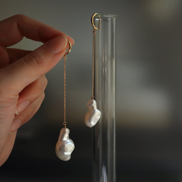 【OUTLET】Baroque Pearl Chain Earrings - 白蝶バロックパール
