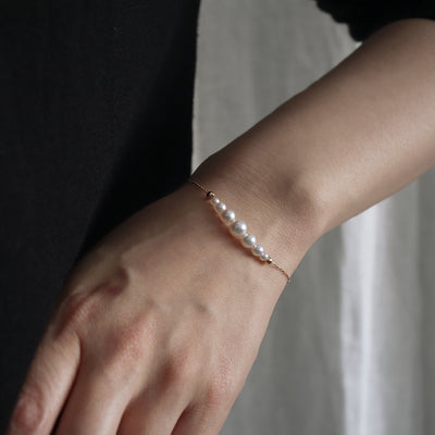 GraduatedBracelet-Akoya_Hand01_IMG_3619 - sCenes