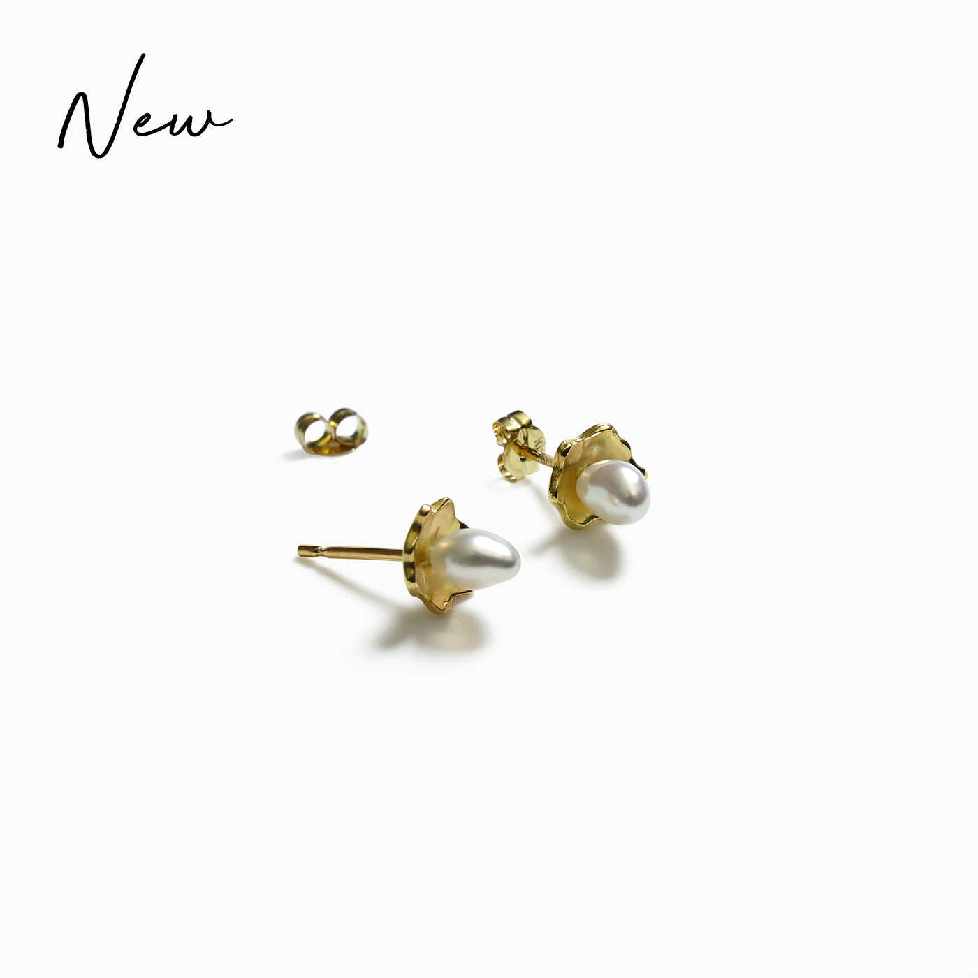 【OUTLET】Sealing Flower Studs - 白蝶ケシパール