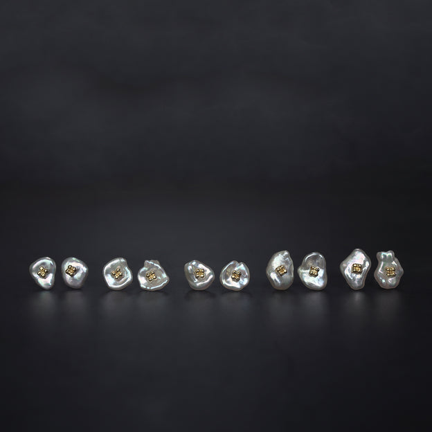 White Poppy Earrings - 5.5mm アコヤケシ