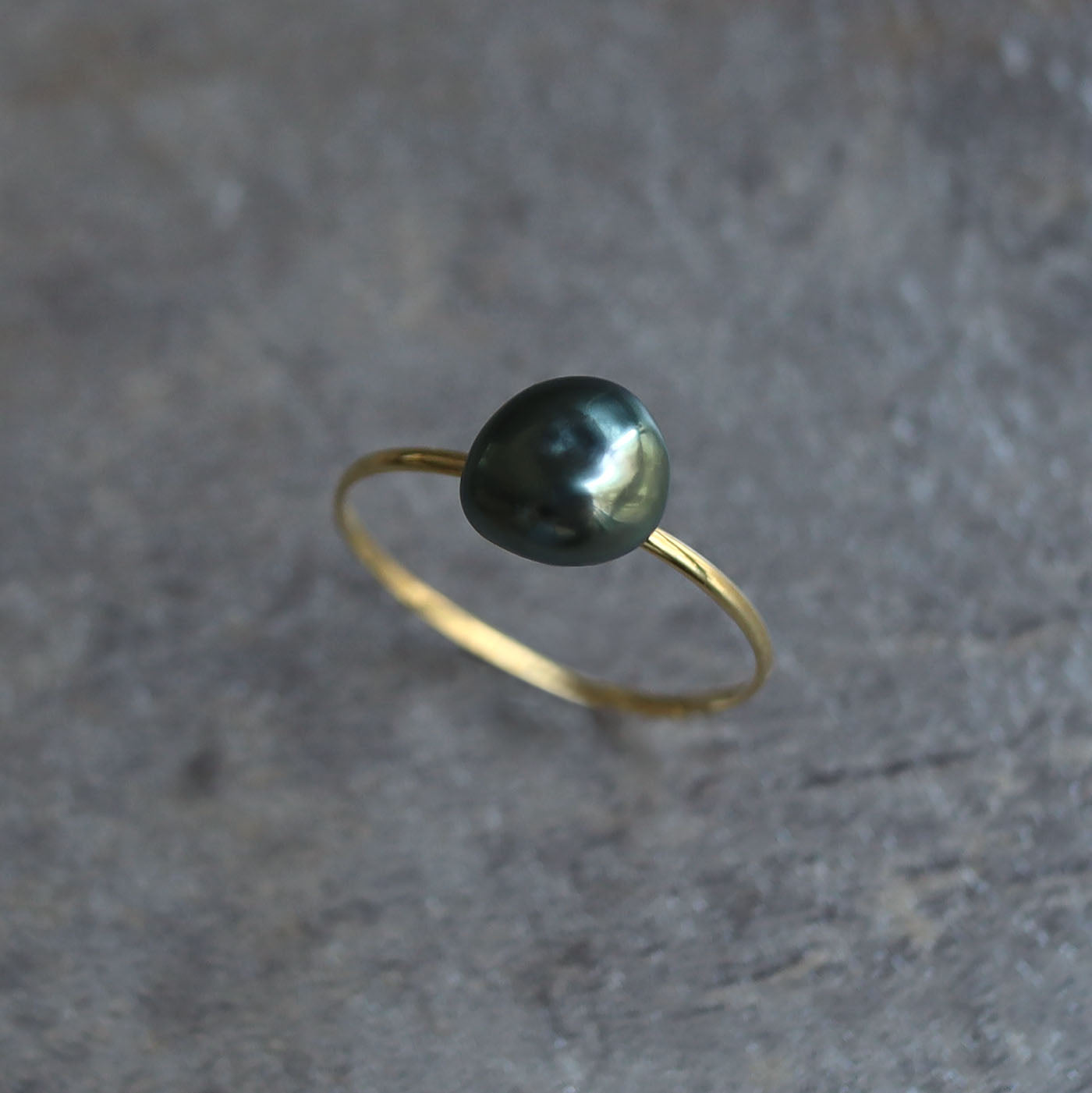 Tiny Half Round Ring - Tahitian Keshi C