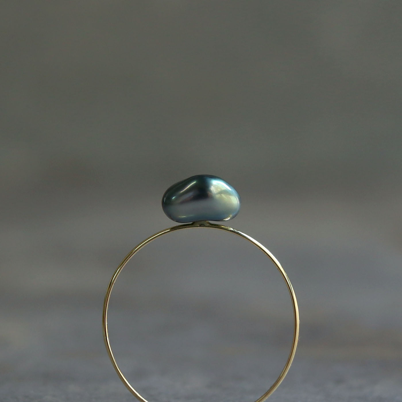 Tiny Half Round Ring - 黒蝶ケシ C