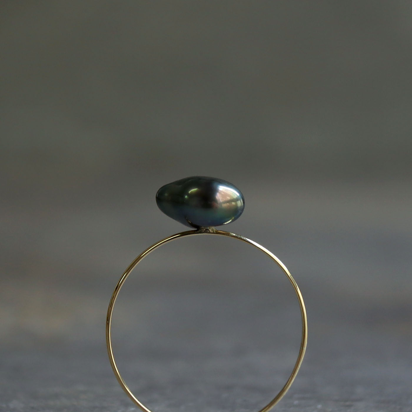 Tiny Half Round Ring - 黒蝶ケシ B